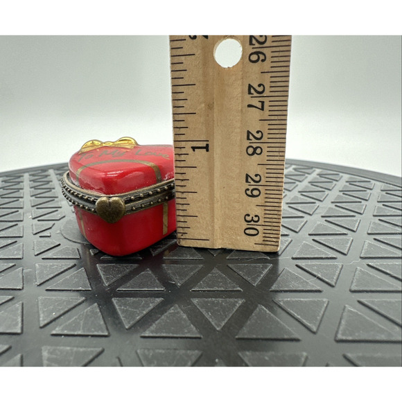 PBH Red Heart Valentine Chocolate Trinket Box with 2 Chocolate Mini Trinkets - Picture 3 of 6